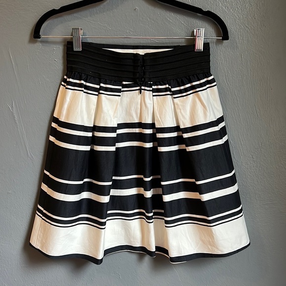 High wasted black/white stopped skit - size S - Picture 2 of 8